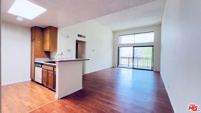 4499 Via Marisol, Los Angeles CA: https://media.crmls.org/mediaz/94c32bb1-3d90-4acb-88a7-19176a35e35f.jpg