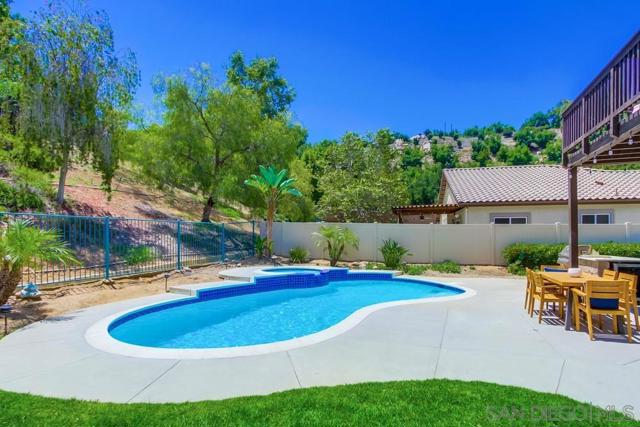 3207 Meadow Side Pl, Escondido CA: https://media.crmls.org/mediaz/94c35bf8-9eda-40fb-8256-253cfc5fb3be.jpg