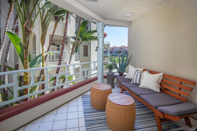 1099 1st st, Coronado CA: https://media.crmls.org/mediaz/94c36ea5-53c3-4c1e-a31e-916ba218e6ff.jpg