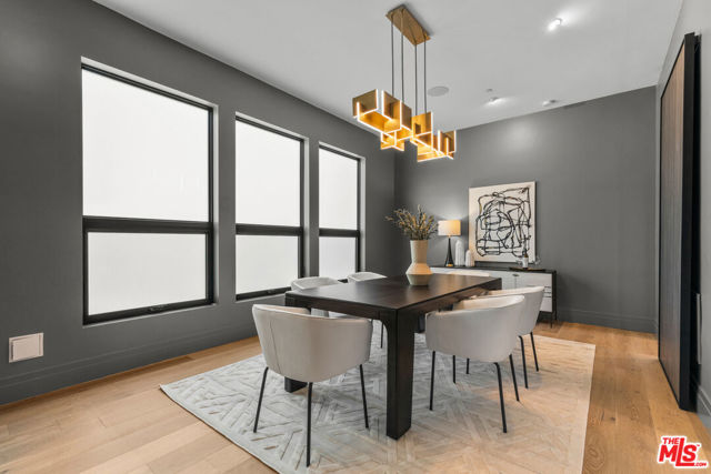 17401 Rancho Street, Encino CA: https://media.crmls.org/mediaz/94c4aada-341f-48f0-809b-14a07702d8e2.jpg