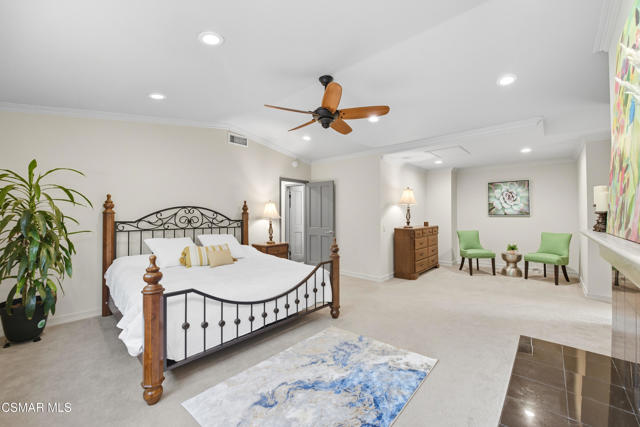 5816 Middle Crest Drive, Agoura Hills CA: https://media.crmls.org/mediaz/94c4af92-52f9-44a0-b3d4-dd240a827c99.jpg