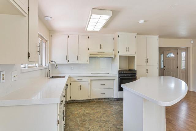 1223 La Canada Way, Salinas CA: https://media.crmls.org/mediaz/94c53b9b-7076-4bcc-80e7-f765d53cd757.jpg