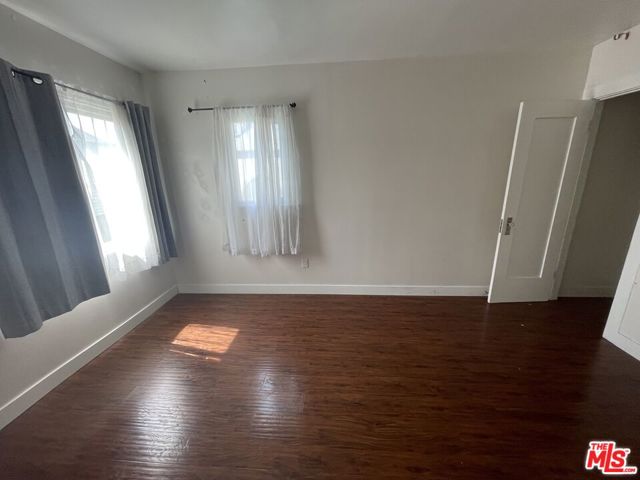 2320 W 25th Street, Los Angeles CA: https://media.crmls.org/mediaz/94c54d51-e435-4991-88d7-32ce6844e667.jpg