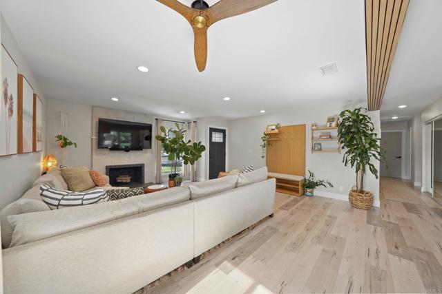 Detail Gallery Image 5 of 47 For 1860 Purdue Ct, Oceanside,  CA 92056 - 3 Beds | 2 Baths