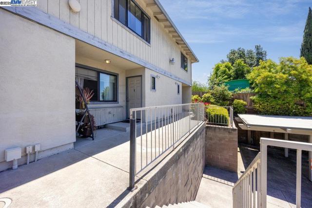 21000 Ocean View Dr, Hayward CA: https://media.crmls.org/mediaz/94c613e7-17c2-4922-af7e-dabcbed61568.jpg
