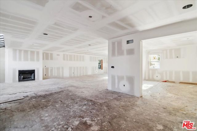 705 N Camden Drive, Beverly Hills CA: https://media.crmls.org/mediaz/94c653d9-aaad-4b4b-8754-e796508250b7.jpg