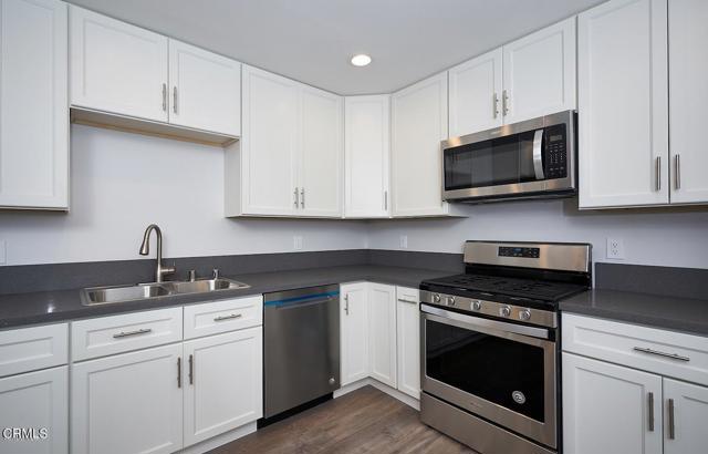 Detail Gallery Image 2 of 13 For 127 Bundren St, Oak View,  CA 93022 - 2 Beds | 1 Baths
