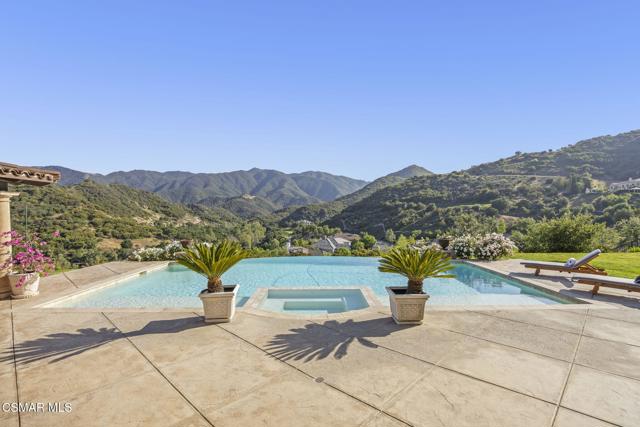 82 Queens Garden Drive, Thousand Oaks CA: https://media.crmls.org/mediaz/94c6bec8-b73e-40df-8480-b09a2dfc5140.jpg