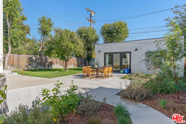 1280 S Sycamore Avenue, Los Angeles CA: https://media.crmls.org/mediaz/94c7a368-c874-4794-be36-6c4561c46cae.jpg