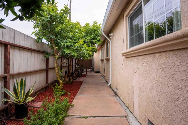 2232 Euclid Avenue, East Palo Alto CA: https://media.crmls.org/mediaz/94c7dee1-8681-4b46-8250-538afe9a6bee.jpg