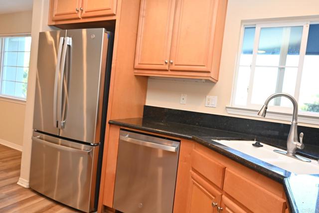 Detail Gallery Image 4 of 39 For 4035 Bluff View Way, Carlsbad,  CA 92008 - 4 Beds | 2/1 Baths