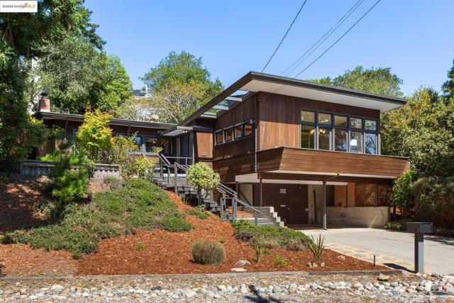 605 Plateau Dr, Kensington CA: https://media.crmls.org/mediaz/94c8dc39-6e97-4bf4-b0f2-a4f5fce50615.jpg