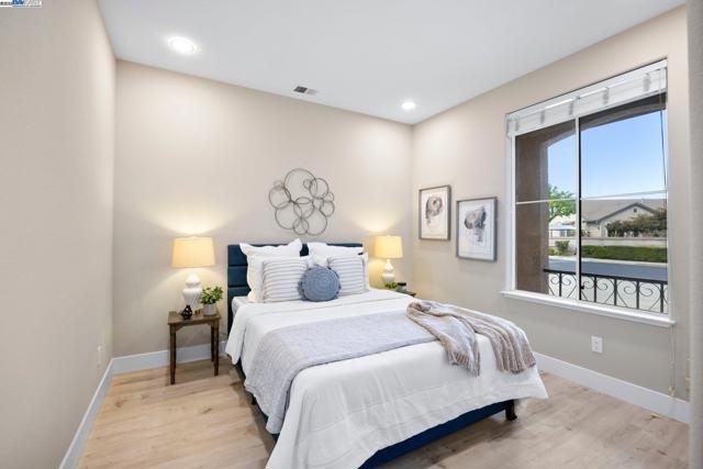 198 Continente Ave, Brentwood CA: https://media.crmls.org/mediaz/94c91bd4-e378-477d-9bb8-554f533da173.jpg