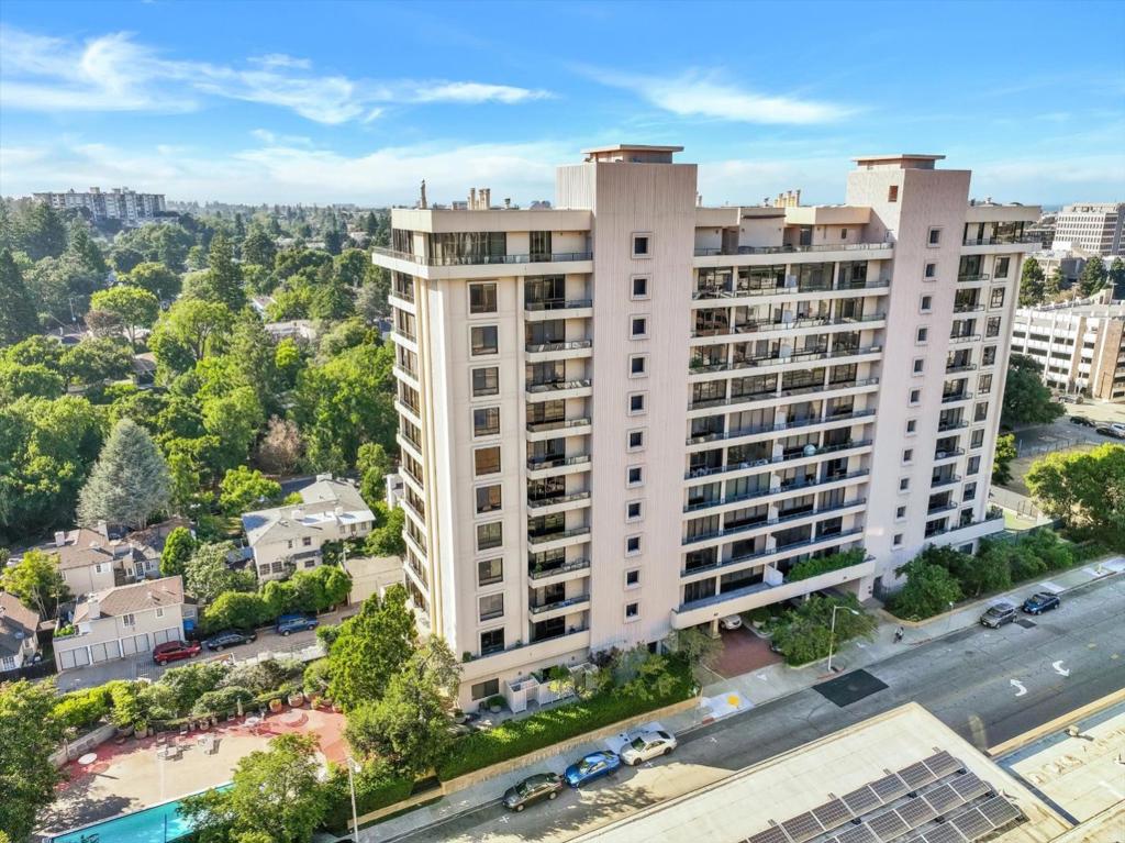 40 W 3rd Avenue #603
