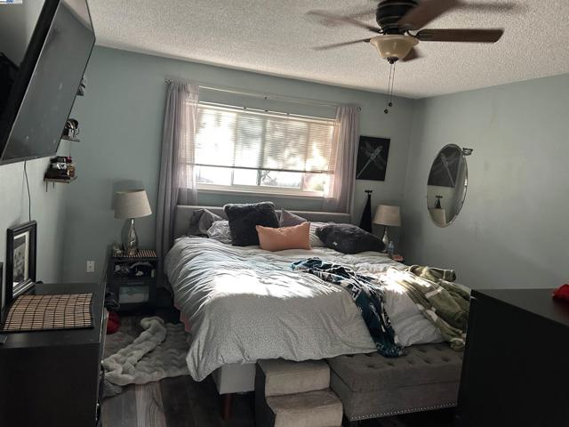 5913 Woodleigh Dr, Carmichael CA: https://media.crmls.org/mediaz/94c98550-7b54-42ef-a746-44f01ecc0aac.jpg