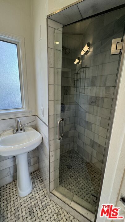650 656 Park Avenue, Long Beach CA: https://media.crmls.org/mediaz/94c995d4-c5ad-4d66-a39d-cea0bc3947d6.jpg