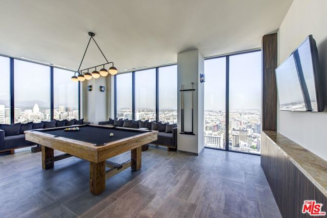 801 S OLIVE Street, Los Angeles CA: https://media.crmls.org/mediaz/94c9aad7-5ed5-407b-8cbe-4ab4ad598c71.jpg