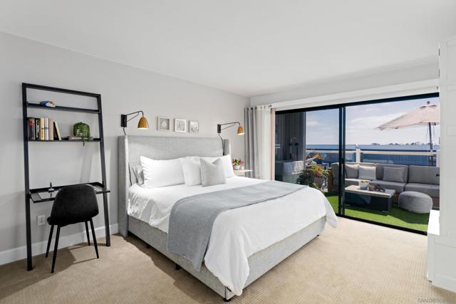 2399 Jefferson St, Carlsbad CA: https://media.crmls.org/mediaz/94c9cf24-cbc8-47c6-a7f7-d1b8092ba454.jpg