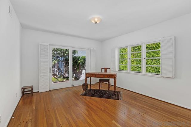 3419 Freeman St, San Diego CA: https://media.crmls.org/mediaz/94ca0b60-2b26-4e00-aec1-14f17435836c.jpg