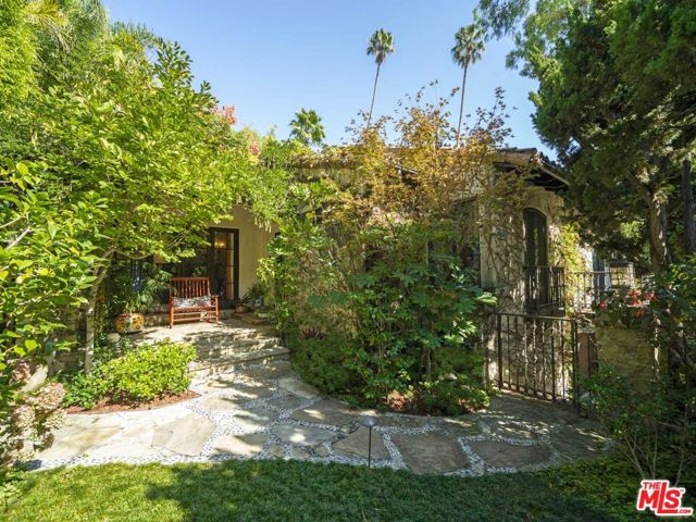 1642 North Beverly Drive photo 2