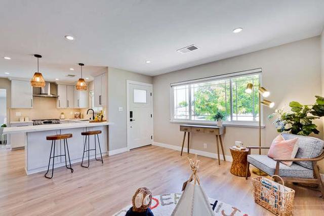 898 La Plata Plaza, Campbell CA: https://media.crmls.org/mediaz/94cbdc9f-9b8d-47d6-b32f-16f7a74c786a.jpg
