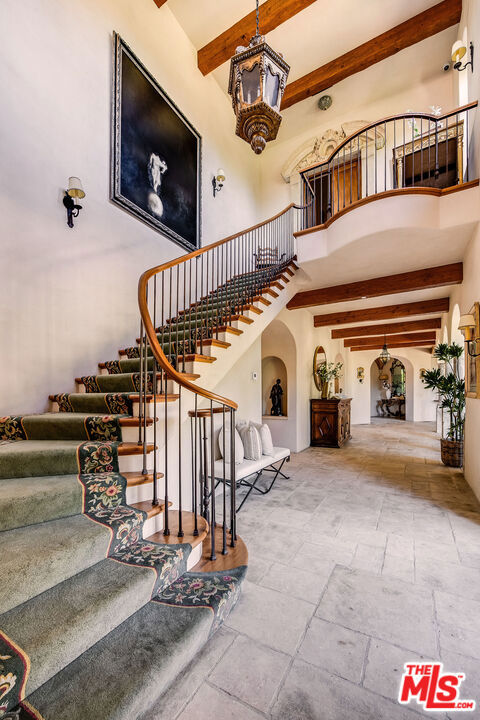 1550 Amalfi Drive, Pacific Palisades CA: https://media.crmls.org/mediaz/94cbf2d5-dc6b-4060-8e66-530df7ad343a.jpg