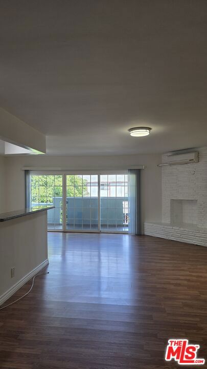 350 S Hobart Boulevard, Los Angeles CA: https://media.crmls.org/mediaz/94cc8f55-7e96-4e41-a2f7-29797af24664.jpg
