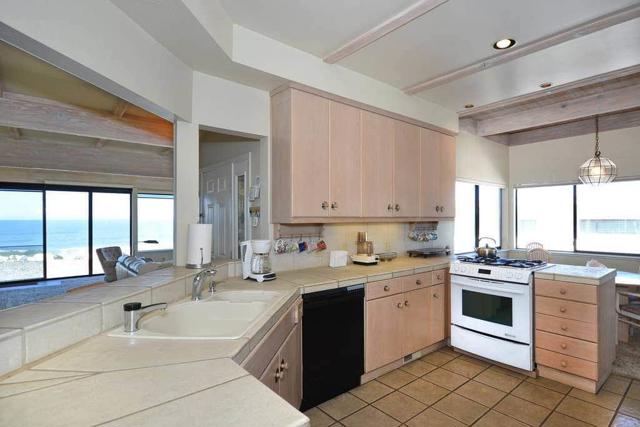 22800 E Cliff Drive, Santa Cruz CA: https://media.crmls.org/mediaz/94cd134c-71ef-4cfb-82f7-874a07dff33b.jpg