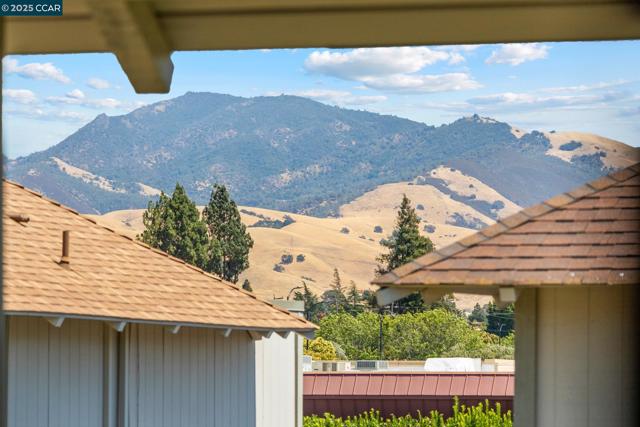 825 Oak Grove Rd, Concord CA: https://media.crmls.org/mediaz/94cd78f1-158e-4923-97d1-25e364bdd1ea.jpg