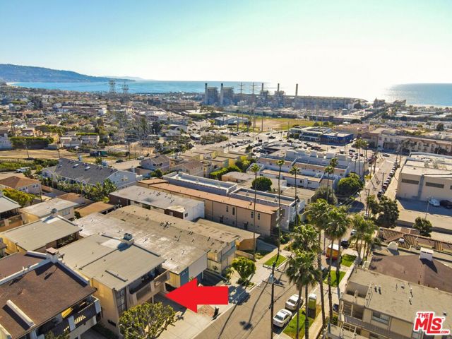 960 1ST Street, Hermosa Beach, California 90254, 2 Bedrooms Bedrooms, ,1 BathroomBathrooms,Residential,Sold,1ST,22130025