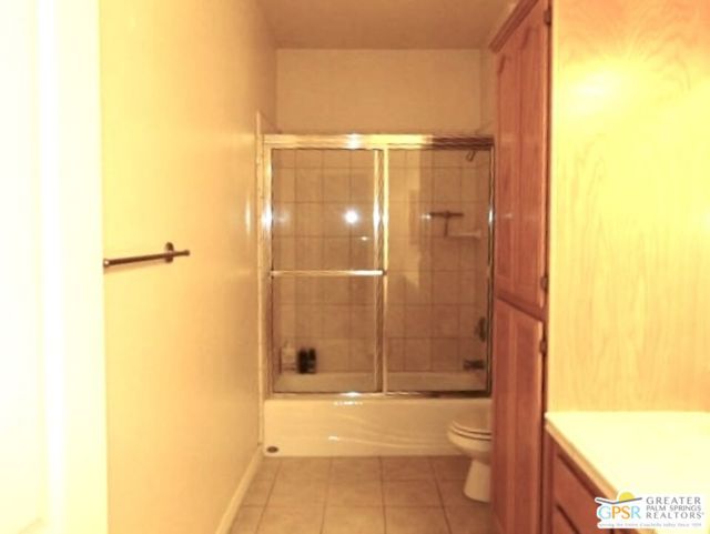 6950 Oak View Court, Oak Hills CA: https://media.crmls.org/mediaz/94ce70df-a1ec-45b1-a352-3b590d22b341.jpg