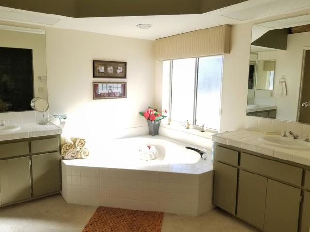 319 Vista Royale Drive, Palm Desert CA: https://media.crmls.org/mediaz/94ceb814-d959-482e-acdb-250894694d75.jpg