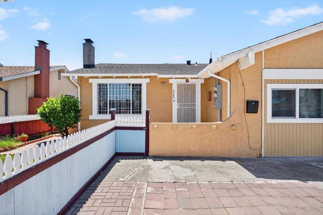 4300 Berk Ave, Richmond CA: https://media.crmls.org/mediaz/94cf29c4-8b16-48e0-8db6-7de3ead84775.jpg