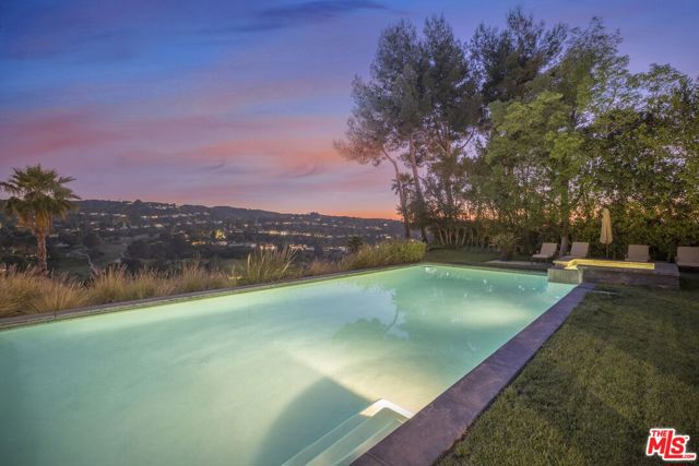 4001 Clarinda Drive, Tarzana CA: https://media.crmls.org/mediaz/94cf2b36-99f4-480f-8231-27b44391a4da.jpg