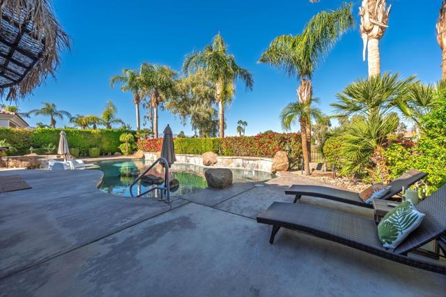 261 Loch Lomond Road, Rancho Mirage CA: https://media.crmls.org/mediaz/94cfaad0-e17a-4e5e-85ae-6a36fb5ea75f.jpg