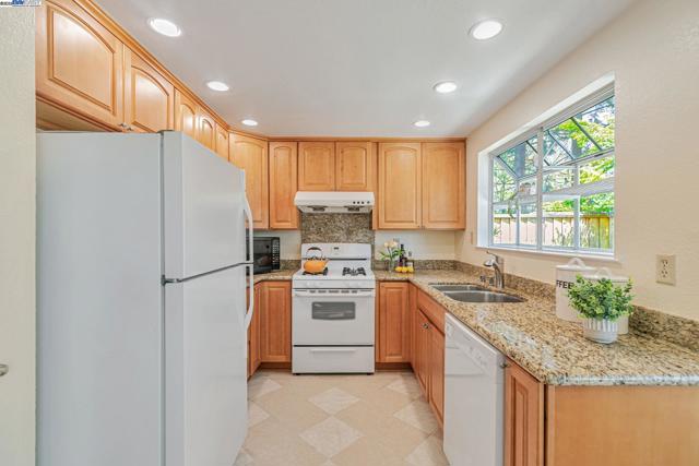 Image 14 of 58 For 42210 Live Oak Cir