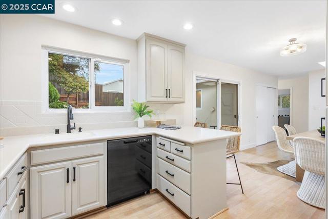 2326 Bramble Ct, Castro Valley CA: https://media.crmls.org/mediaz/94d09341-aeb3-47d6-b8f7-5887eb601c01.jpg