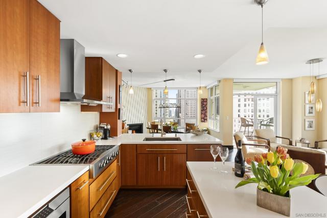 850 Beech St, San Diego CA: https://media.crmls.org/mediaz/94d10717-9eef-4d60-9c09-4dd133de7ebe.jpg