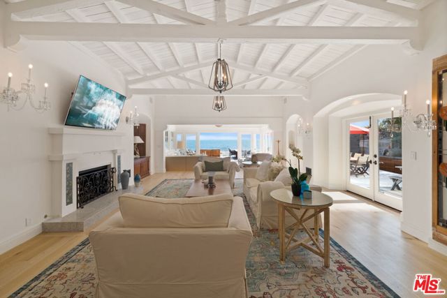 22416 Pacific Coast Highway, Malibu CA: https://media.crmls.org/mediaz/94d14242-b238-4573-931b-2d7410fdee3c.jpg