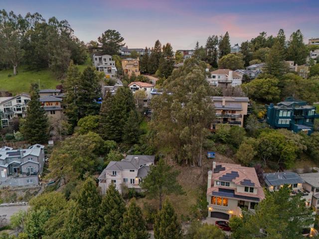 6959 Buckingham Boulevard, Berkeley CA: https://media.crmls.org/mediaz/94d173fc-ef15-45ce-8141-fd8d9aa39535.jpg