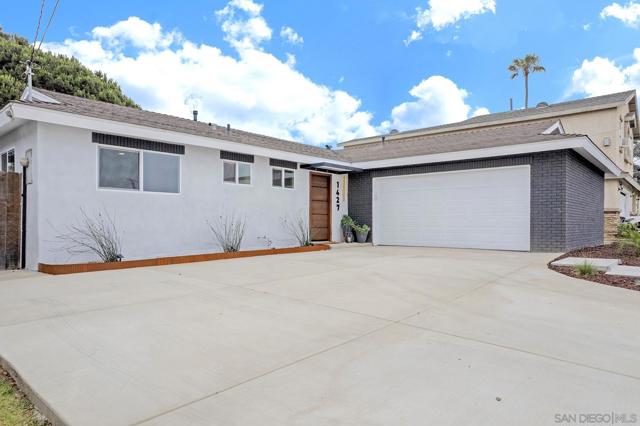 1427 Signal Ave, San Diego CA: https://media.crmls.org/mediaz/94d17f9b-54aa-4e59-ab45-59c7438a8803.jpg