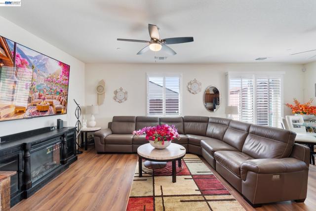 Image 4 of 37 For 4435 Mccormack Rd