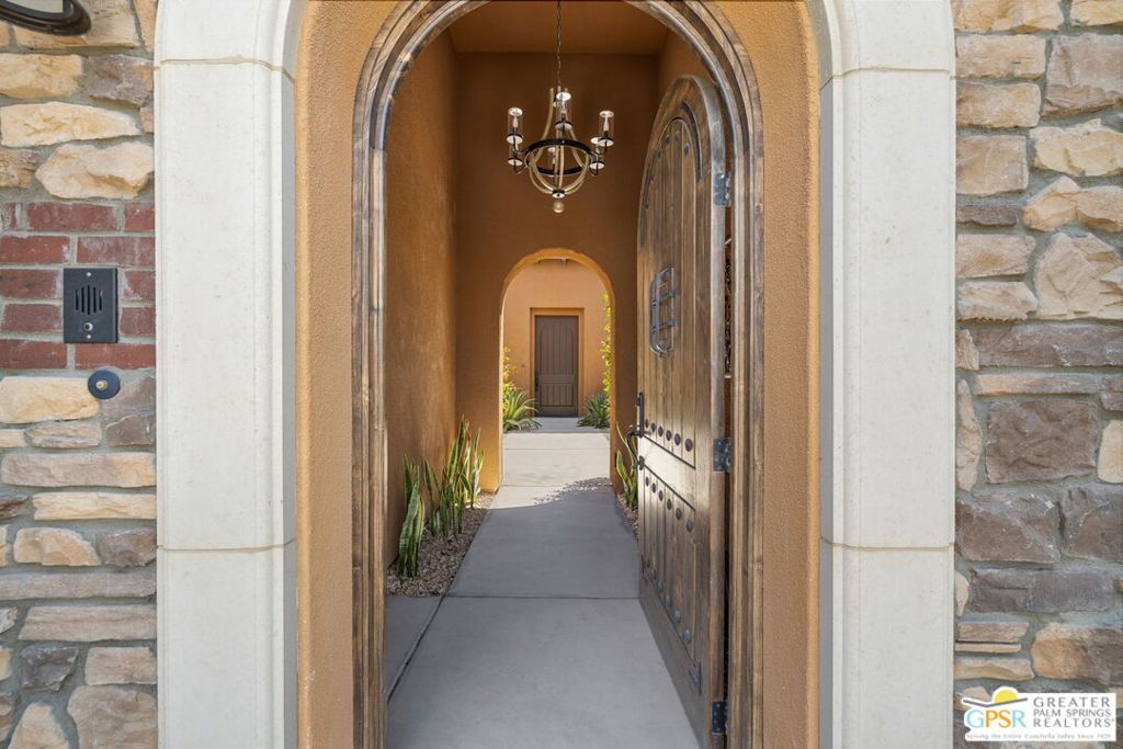 https://media.crmls.org/mediaz/94d18d90-9fe3-4764-b0e8-53750256055d.jpg?preset=X-Large