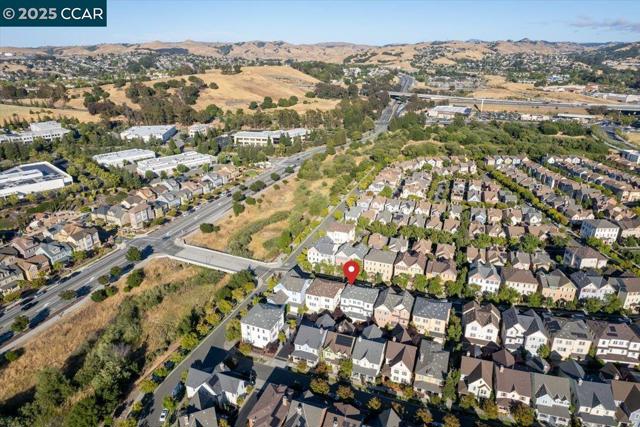 2201 Tsushima St, Hercules CA: https://media.crmls.org/mediaz/94d1a225-bc03-4865-890a-e23dd1557274.jpg