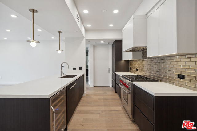 505 S Barrington Avenue, Los Angeles CA: https://media.crmls.org/mediaz/94d1acf9-b952-4abe-9b57-d8ab13773fee.jpg