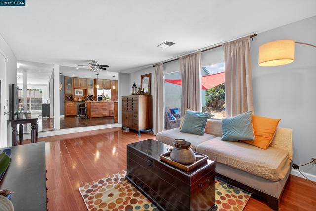 2173 Madrone Dr, Fairfield CA: https://media.crmls.org/mediaz/94d2b55c-ece5-4ad3-92da-9b5b1785f5f0.jpg