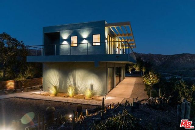 27349 Old Chimney Road, Malibu CA: https://media.crmls.org/mediaz/94d2d914-fa81-46c0-9c1f-c6b1863c169a.jpg