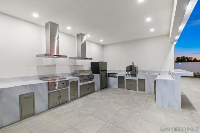 41955 Altanos Road, Temecula CA: https://media.crmls.org/mediaz/94d36c18-11d1-4de5-b9f6-8af0ee1d414e.jpg