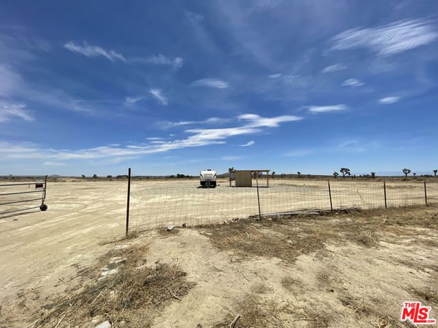 8144 Jefferson Street, Mojave CA: https://media.crmls.org/mediaz/94d37a05-38ad-47ce-b886-84688e165093.jpg