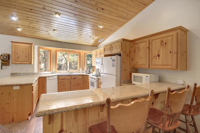 1769 Cascade Road, Big Bear CA: https://media.crmls.org/mediaz/94d380b0-9591-4ff8-b082-0335b8109fba.jpg